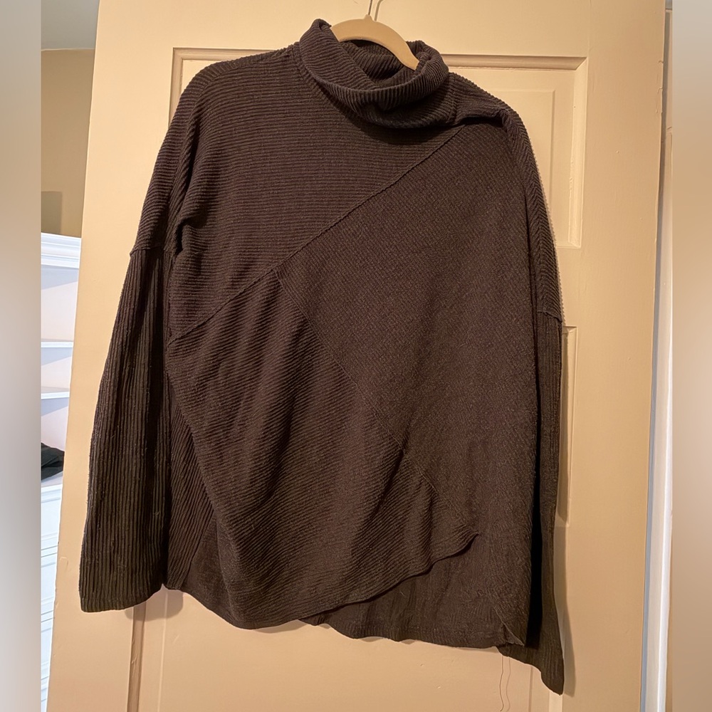 Bordeaux Women’s Turtleneck Sweater